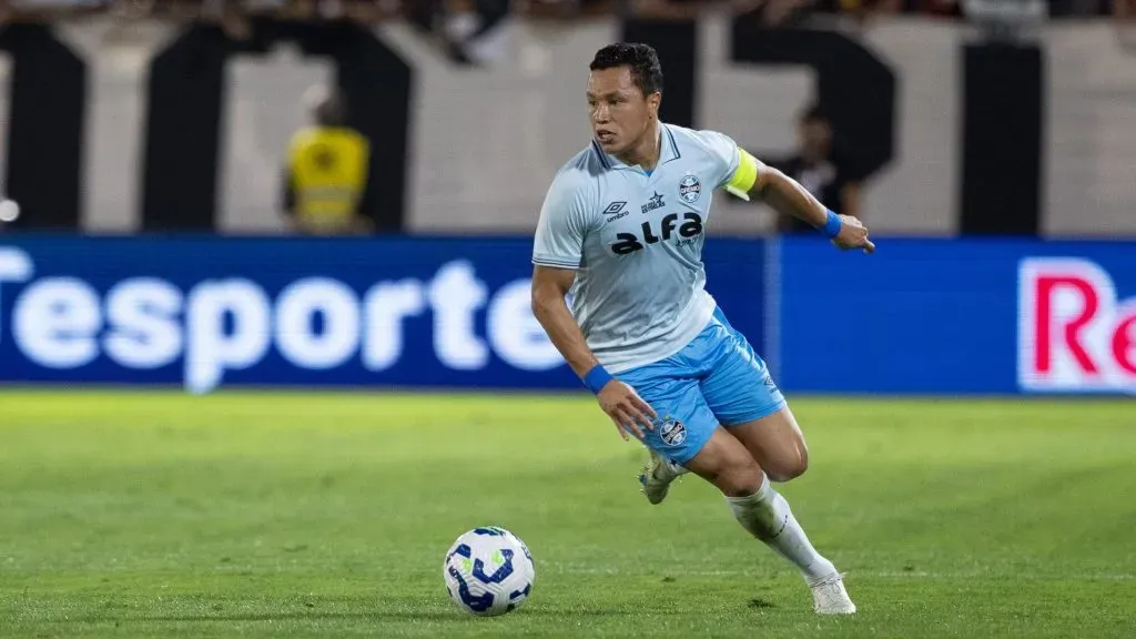 Marlon em ação pelo Grêmio – Foto: Joisel Amaral/AGIF