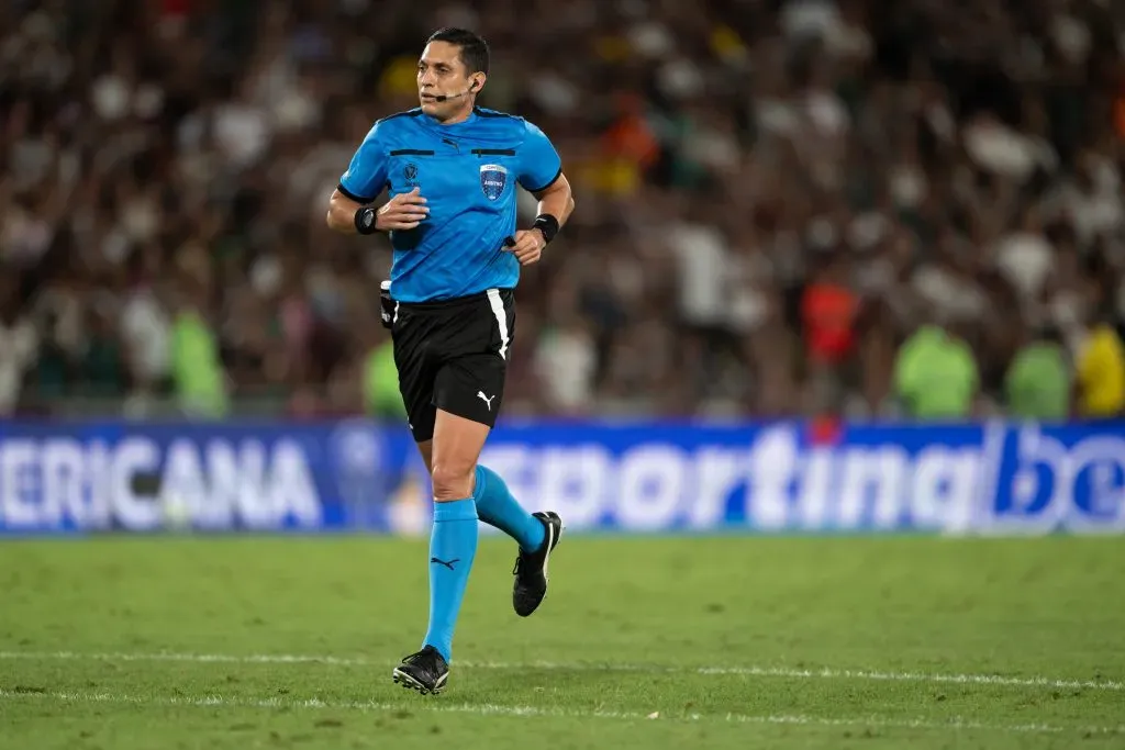 Árbitro venezuelano terá o comando do apito para jogo de ida da semifinal da Libertadores, no Maracanã – Foto: Jorge Rodrigues/AGIF