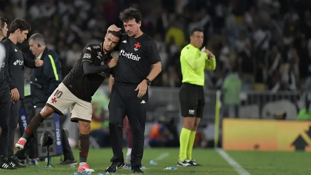 Fernando Diniz avalia desempenho do Vasco após vitória no clássico – Foto: Thiago Ribeiro/AGIF