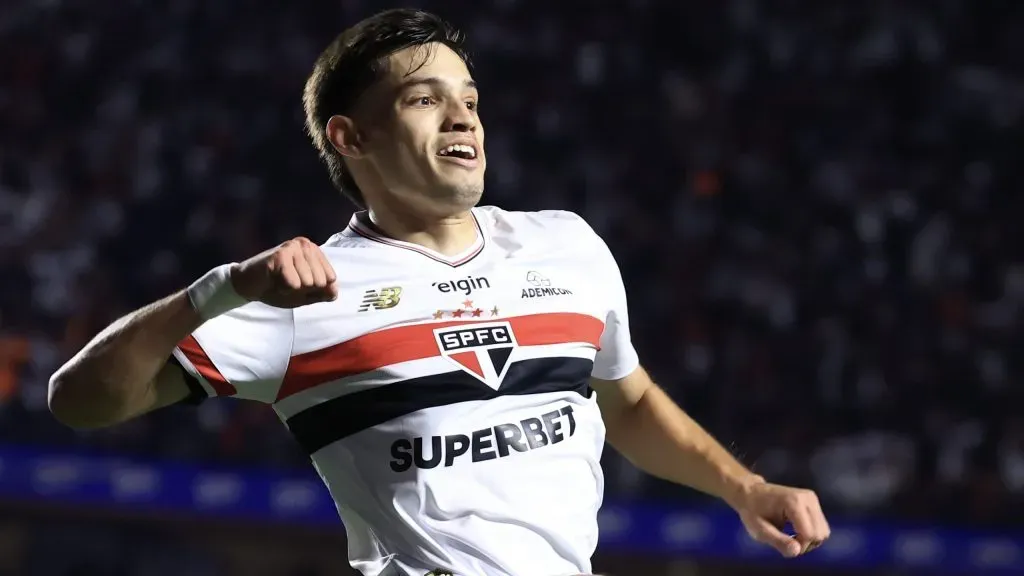 SP – SAO PAULO – 09/08/2025 – BRASILEIRO A 2025, SAO PAULO X VITORIA – Bobadilla jogador do Sao Paulo comemora seu gol durante partida contra o Vitoria no estadio Morumbi pelo campeonato Brasileiro A 2025. Foto: Marcello Zambrana/AGIF