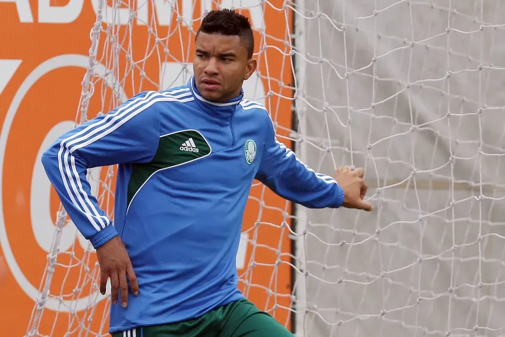 Maurício Ramos, ex-zagueiro do Palmeiras, em treino na Academia de Futebol, em 2013 – Foto: Moises Nascimento/AGIF