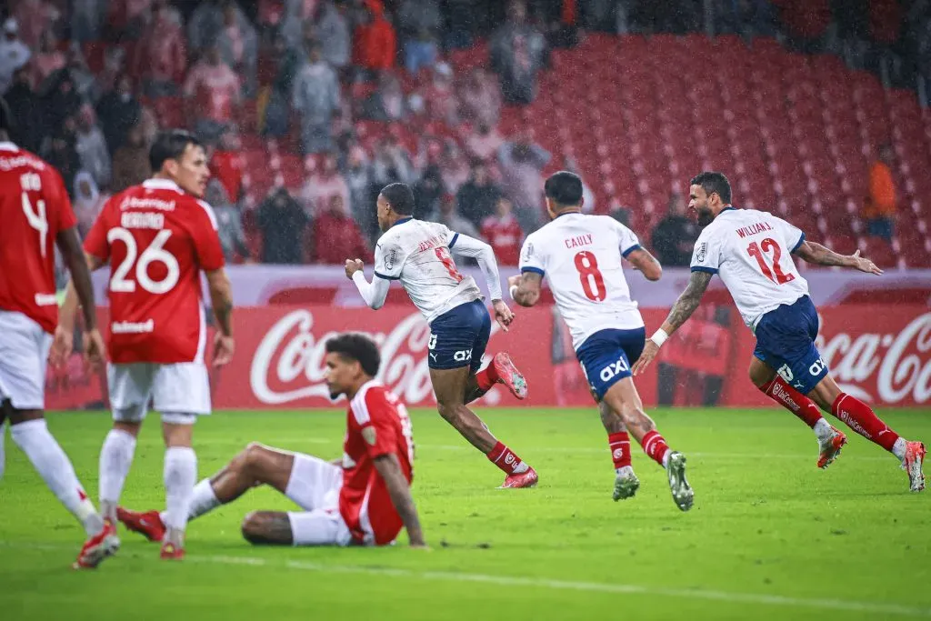 Jean Lucas jogador do Bahia comemora seu gol durante partida contra o Internacional – Foto: Maxi Franzoi/AGIF