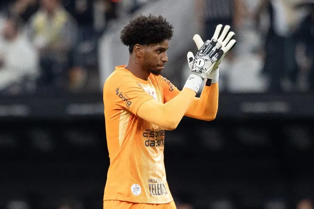 Hugo Souza teve lesão detectada nesta terça (21). Foto: Joisel Amaral/AGIF