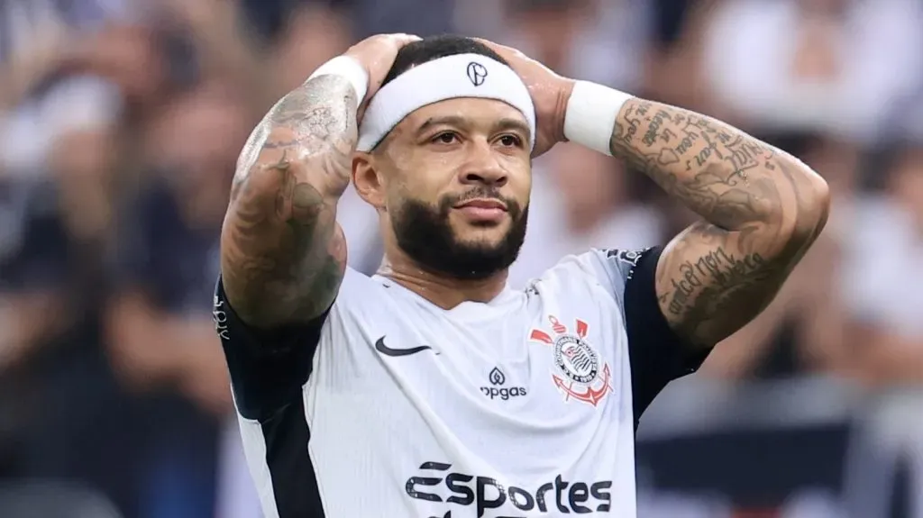 Memphis Depay tem permanência incerta em 2026 - Foto: Marcello Zambrana/AGIF.