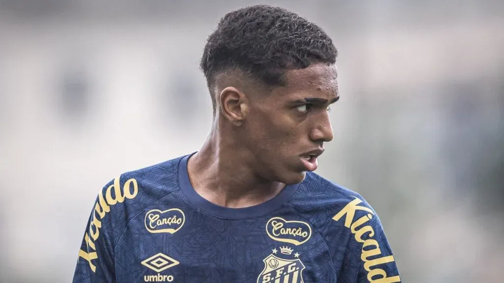 Souza chama atenção da comissão técnica e acirra disputa na lateral do Santos — Foto: Flickr/SantosFC