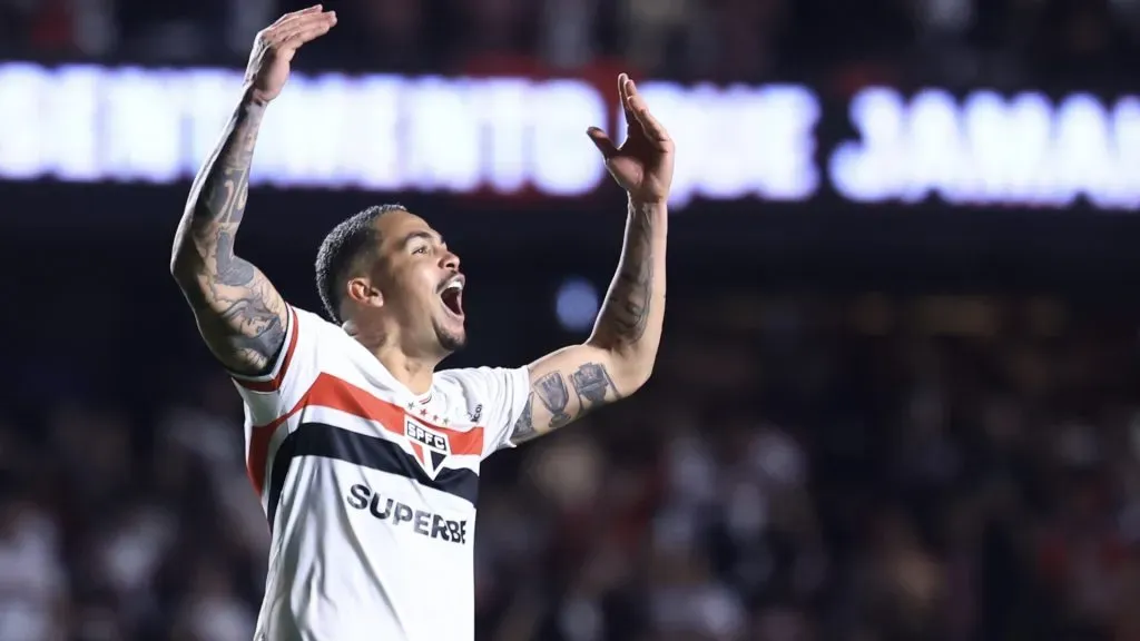 Luciano comemorando pelo São Paulo. Foto: Marcello Zambrana/AGIF
