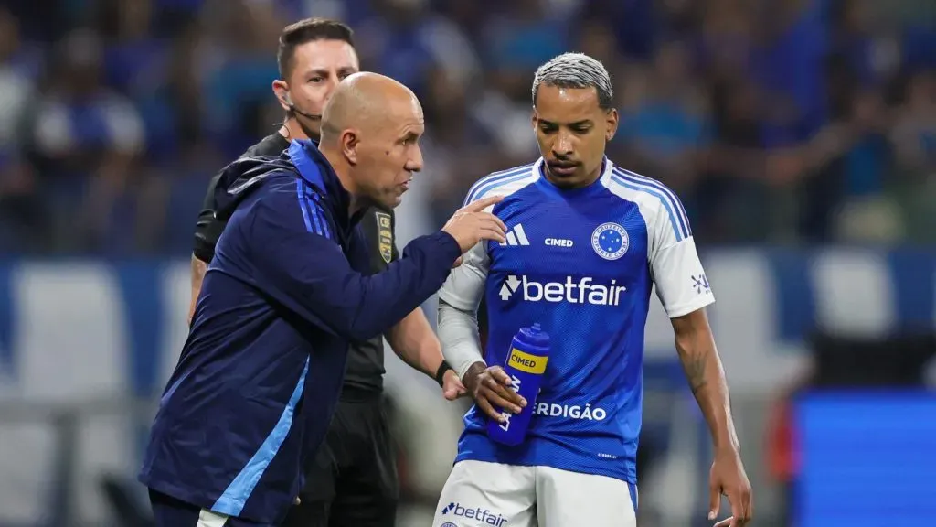 Leonardo Jardim pode pesar para a permanência de Matheus Pereira no Cruzeiro – Foto: Gilson Lobo/AGIF