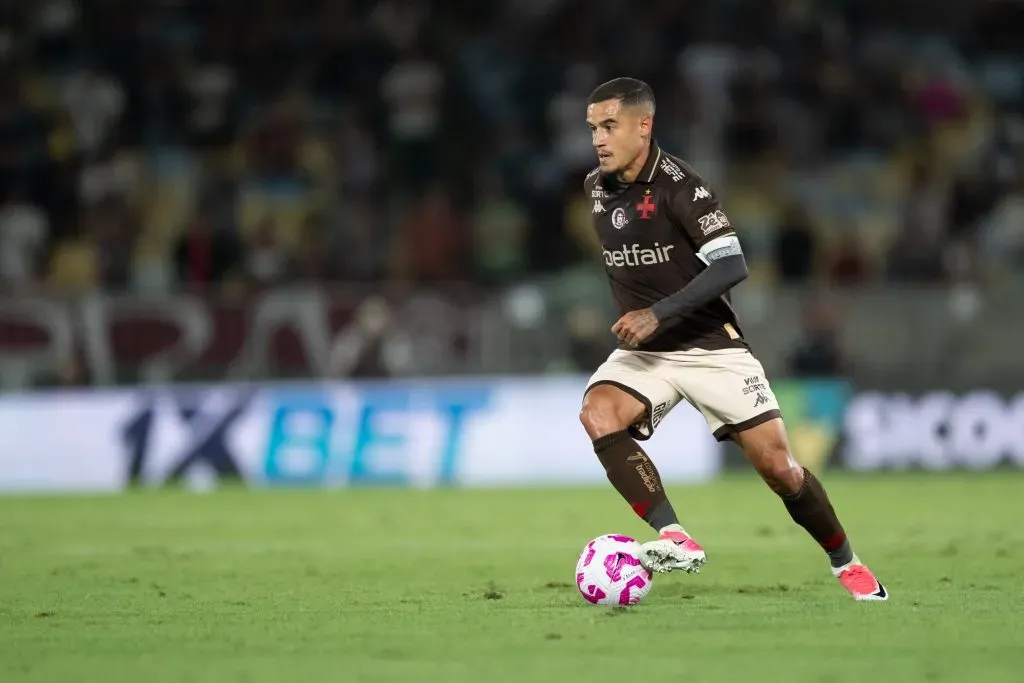 Coutinho jogador do Vasco durante partida contra o Fluminense – Foto: Jorge Rodrigues/AGIF
