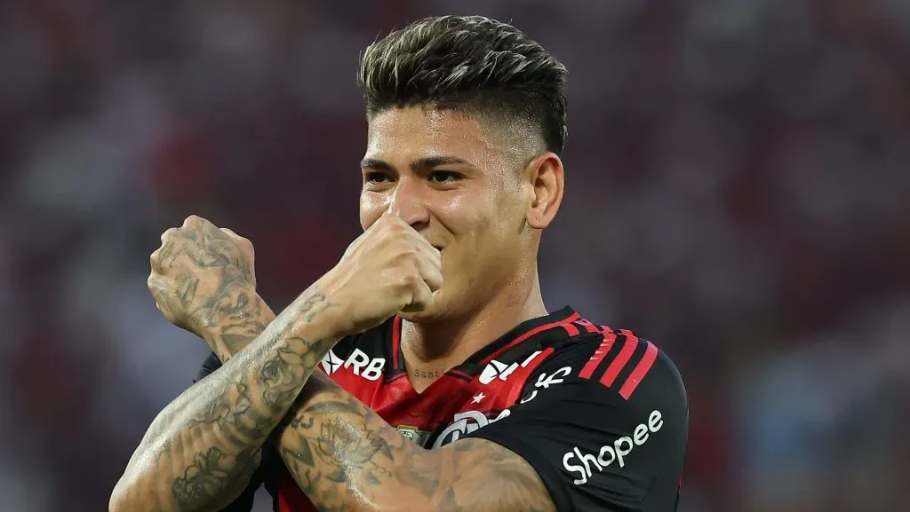 Jorge Carrascal, meia-atacante do Flamengo em partida pela Copa Libertadores (Foto: Wagner Meier/Getty Images)