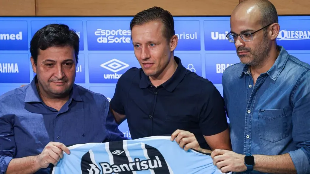 Paulo Caleffi ao lado de Alberto Guerra e Lucas Leiva, durante sua passagem pelo Imortal Foto: Maxi Franzoi/AGIF