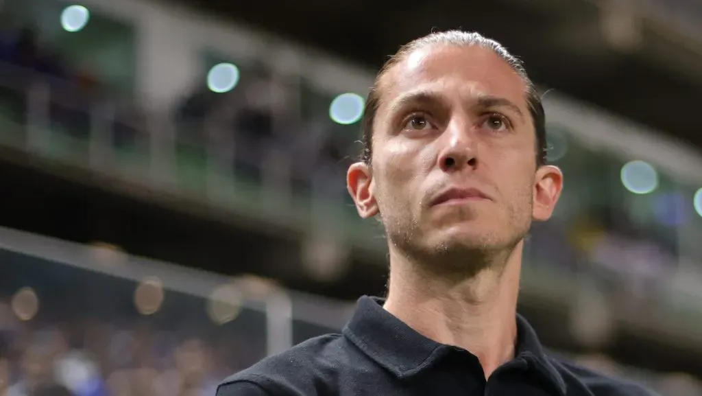 Foto: Gilson Lobo/AGIF – Filipe Luís tranquiliza o uruguaio sobre o seu futuro no clube.