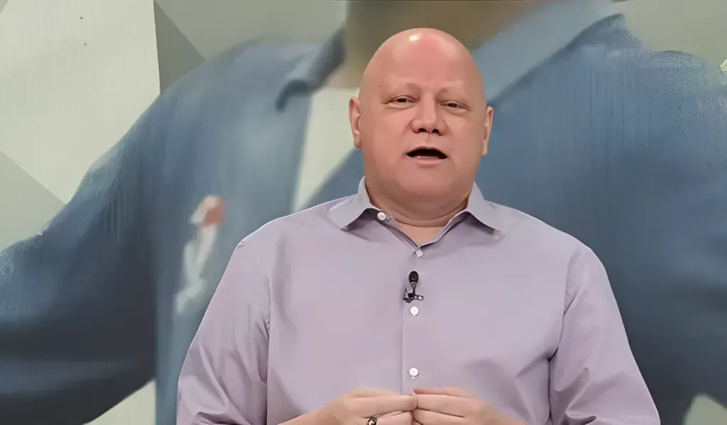 Foto: Reprodução/YouTube Jogo Aberto – Ronaldo Giovanelli, ídolo do Corinthians, foi zoar Dracena e levou invertida ao vivo.