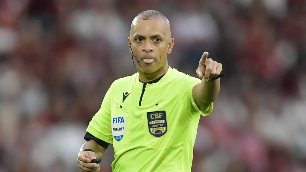 Arbitragem de Wilton Pereira Sampaio gerou reclamações do Palmeiras no Maracanã – Foto: Thiago Ribeiro/AGIF
