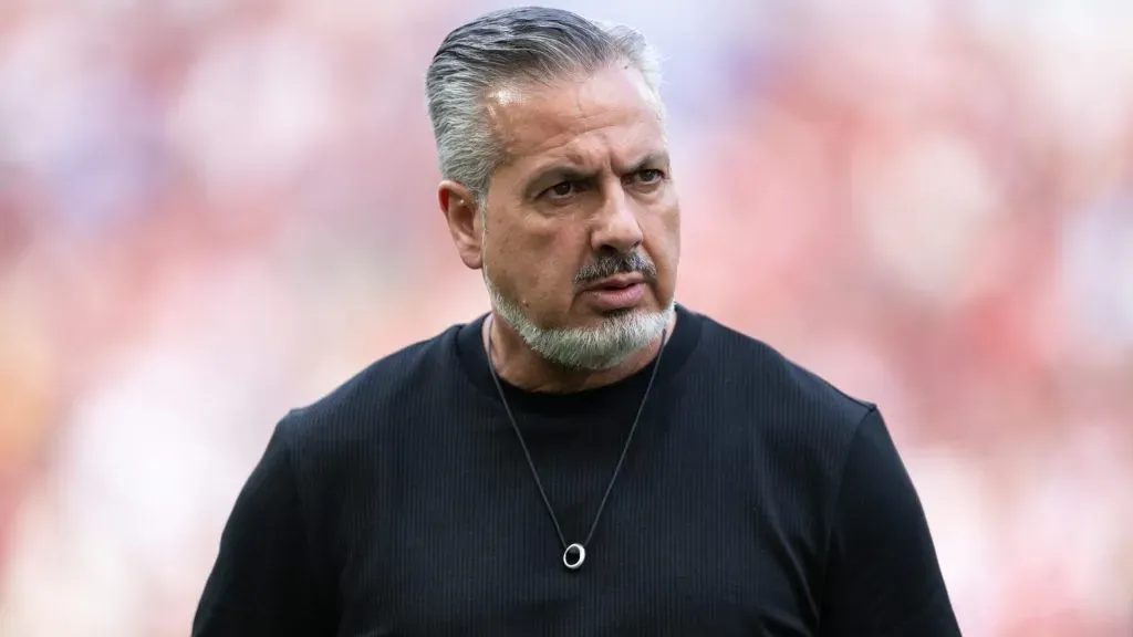 José Boto diretor de futebol do Flamengo durante partida contra o Grêmio