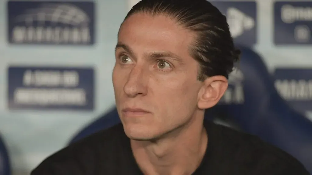 RJ – RIO DE JANEIRO – 02/10/2025 – BRASILEIRO A 2025, FLAMENGO X CRUZEIRO – Filipe Luis tecnico do Flamengo durante partida contra o Cruzeiro no estadio Maracana pelo campeonato Brasileiro A 2025. Foto: Thiago Ribeiro/AGIF