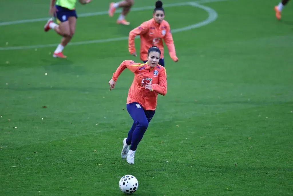 Angelina durante treino. Foto: Lívia Villas Boas/CBF