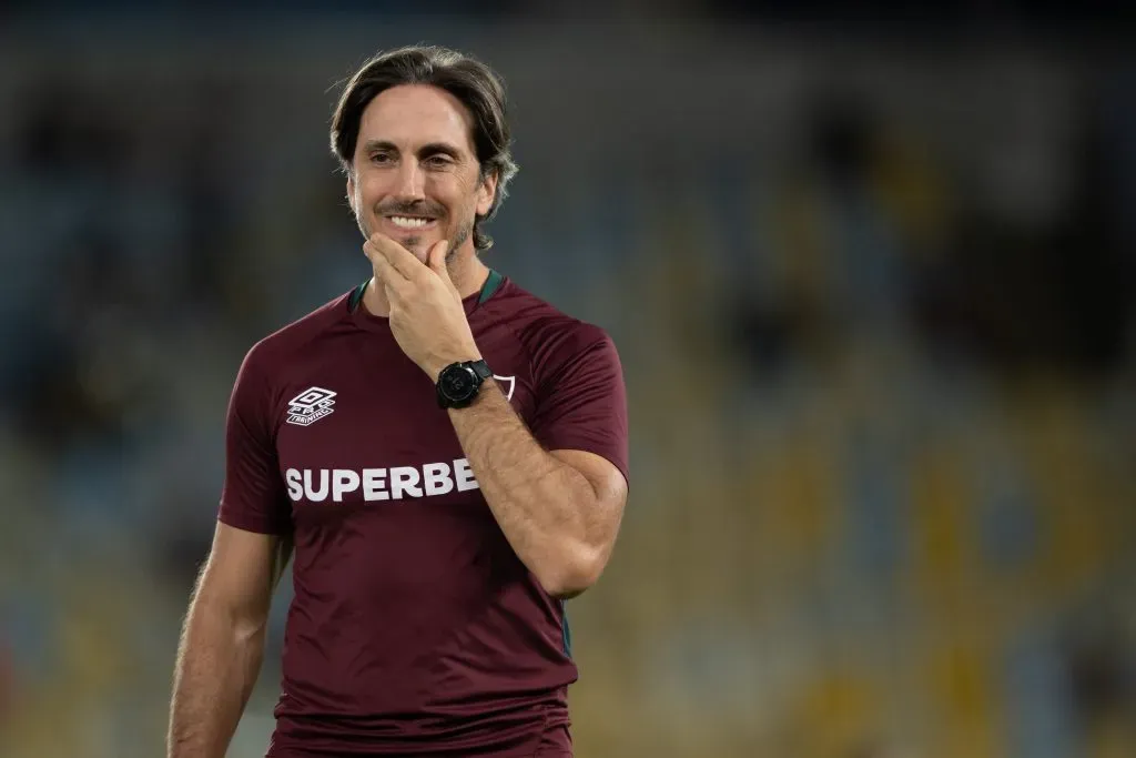 Luis Zubeldia tecnico do Fluminense durante partida contra o Juventude no estadio Maracana pelo campeonato Brasileiro A 2025. Foto: Jorge Rodrigues/AGIF