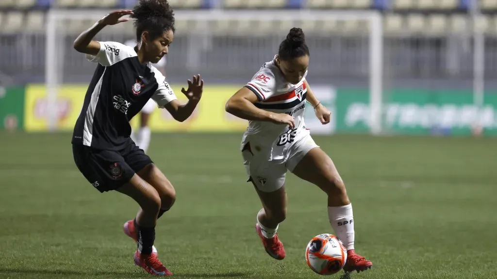 São Paulo e Corinthians feminino em campo