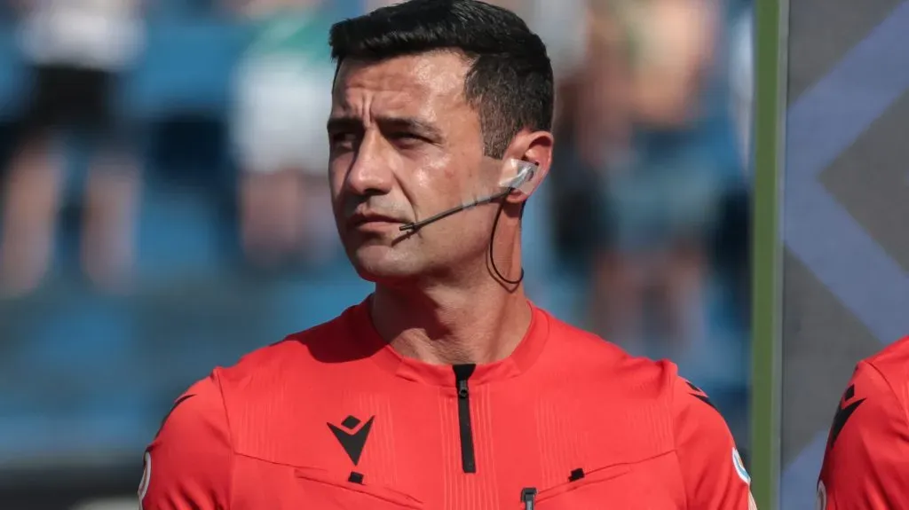 Árbitro Braulio da Silva Machado. Foto: Robson Mafra/AGIF