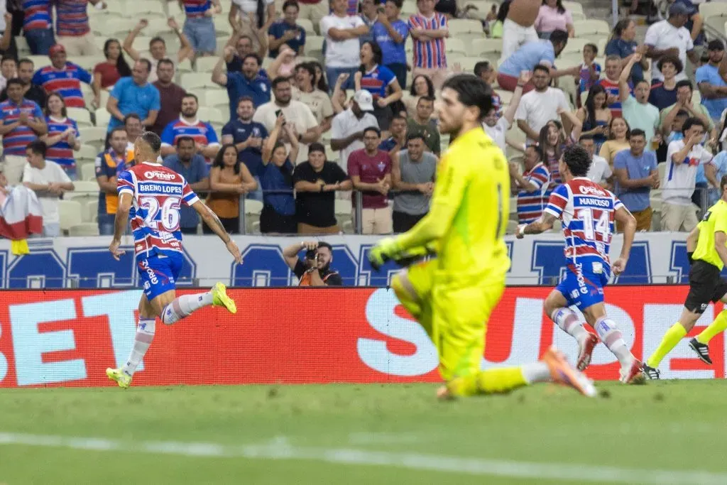Breno Lopes comemora gol no início do primeiro tempo. Foto: Lucas Emanuel/AGIF