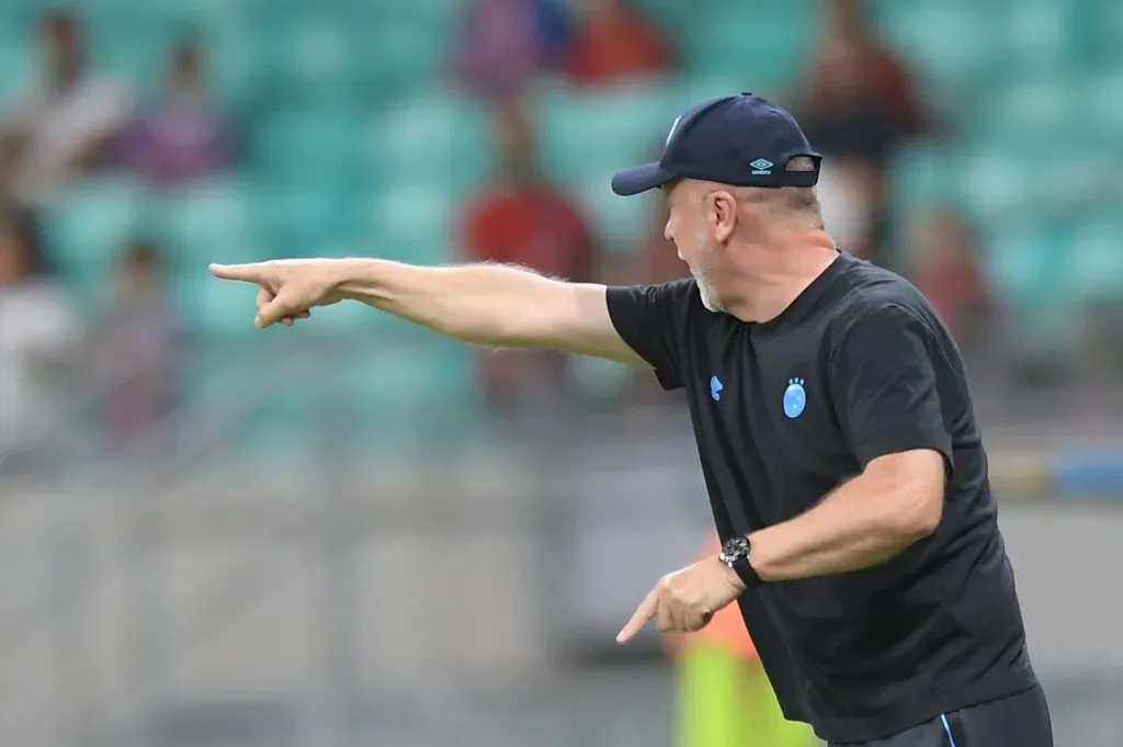 Menezes tecnico do Gremio durante partida contra o Bahia no estadio Arena Fonte Nova pelo campeonato Brasileiro A 2025. Foto: Jhony Pinho/AGIF