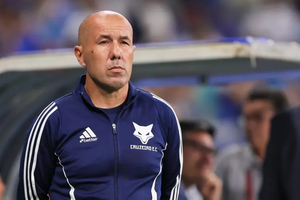Leonardo Jardim tecnico do Cruzeiro durante partida contra o Sport no estadio Mineirao pelo campeonato Brasileiro A 2025. Foto: Gilson Lobo/AGIF