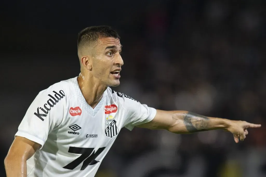 João Schmidt será uma das novidades para o jogo. Foto: Anderson Romão/AGIF