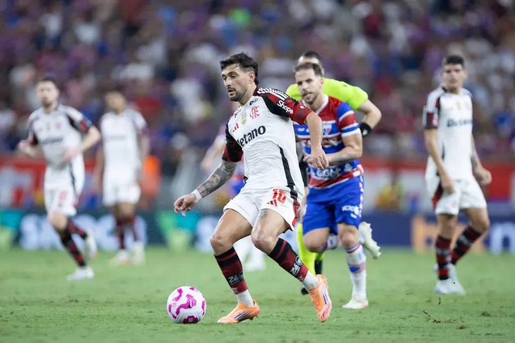 Flamengo joga mal e perde para o Fortaleza no Castelão. Foto: Baggio Rodrigues/AGIF