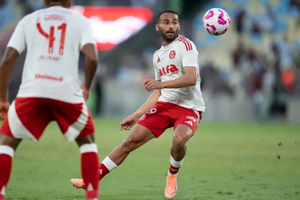 Thiago Maia jogador do Internacional durante partida contra o Fluminense no estadio Maracana pelo campeonato Brasileiro A 2025. Foto: Jorge Rodrigues/AGIF