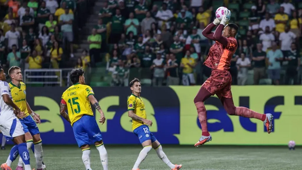 Carlos Miguel fez uma boa partida contra o Cruzeiro – Foto: Marcello Zambrana/AGIF