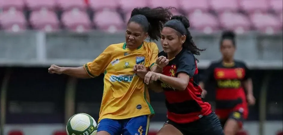 Jogadoras do Ipojuca e Sport em campo