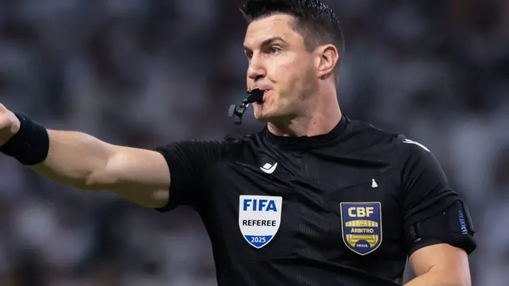 Árbitro Rafael Klein. Foto: Marcello Zambrana/AGIF