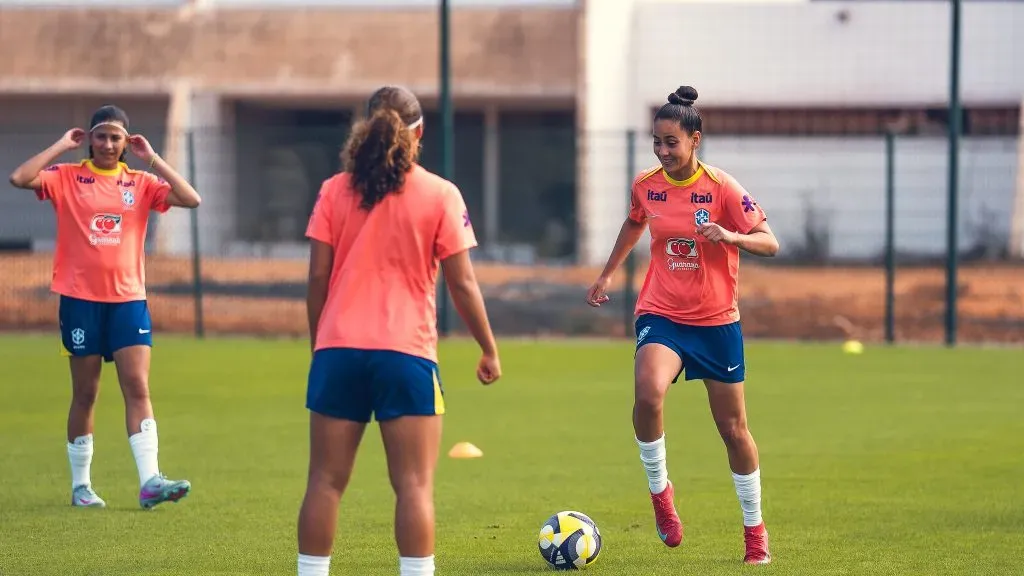 Jogadoras do Brasil Feminino Sub-17 em treinamento