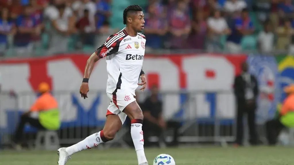 Bruno Henrique decepcionou diante do Fortaleza e deve ser reserva contra o Racing – Foto: Jhony Pinho/AGIF