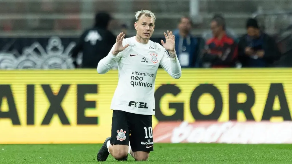 SP – SAO PAULO – 29/07/2023 – BRASILEIRO A 2023, CORINTHIANS X VASCO – Roger Guedes jogador do Corinthians comemora seu gol durante partida contra o Vasco no estadio Arena Corinthians pelo campeonato Brasileiro A 2023. Foto: Diogo Reis/AGIF