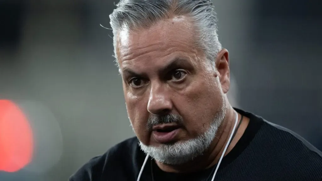 RJ – RIO DE JANEIRO – 15/10/2025 – BRASILEIRO A 2025, BOTAFOGO X FLAMENGO – Jose Boto diretor de futebol do Flamengo durante partida contra o Botafogo no estadio Engenhao pelo campeonato Brasileiro A 2025. Foto: Jorge Rodrigues/AGIF