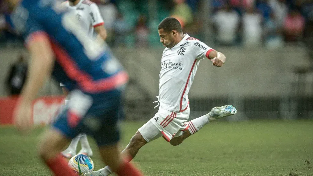 BA – SALVADOR – 28/08/2024 – COPA DO BRASIL 2024, BAHIA X FLAMENGO – Nicolas De La Cruz jogador do Flamengo durante partida contra o Bahia no estadio Arena Fonte Nova pelo campeonato Copa Do Brasil 2024. Foto: Jhony Pinho/AGIF
