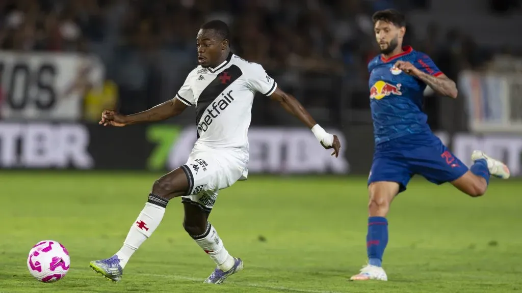 Andrés Gómez contra o RB Bragantino. Foto: Anderson Romao/AGIF