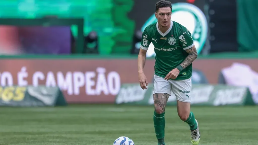 Aníbal Moreno em ação pelo Verdão. O argentino está sobrecarregado e deve ganhar sombra – Foto: Marcello Zambrana/AGIF