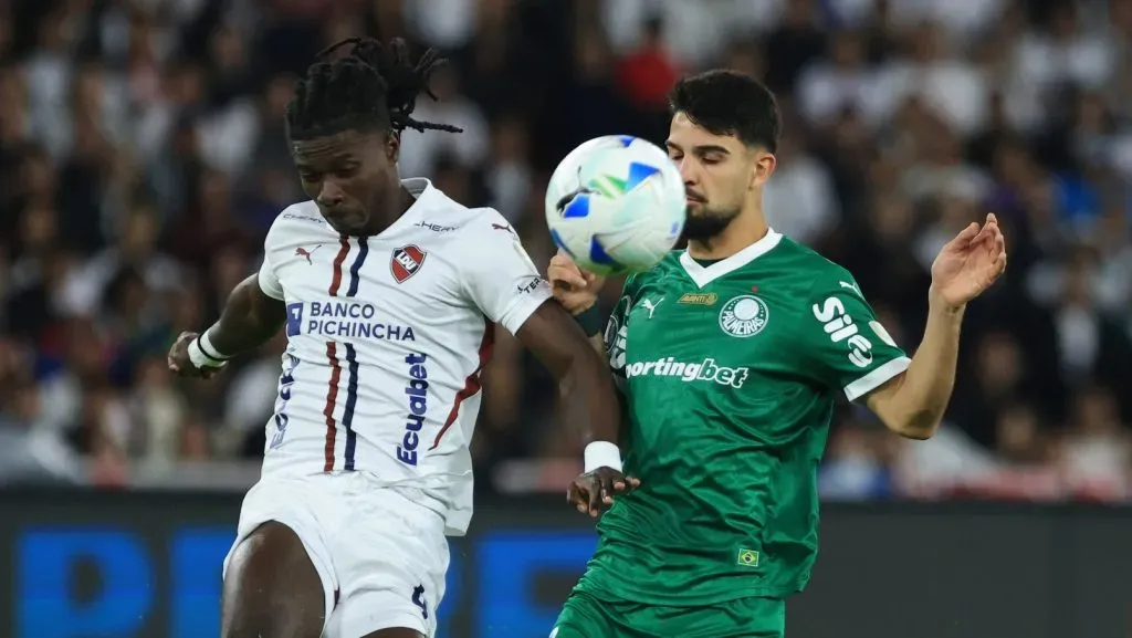 Flaco López durante jogo contra a LDU. (Photo by Franklin Jacome/Getty Images)