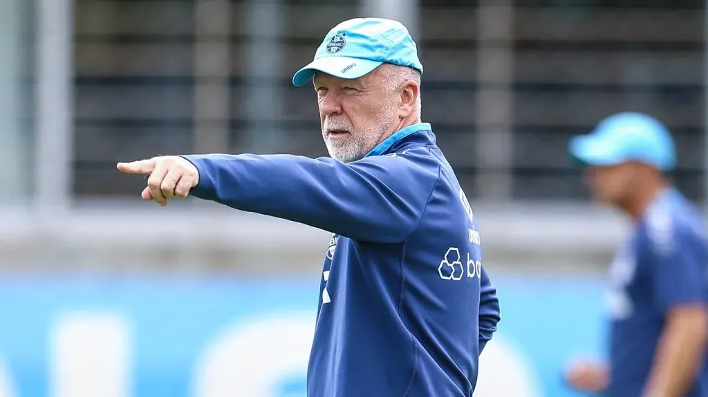 Mano Menezes comanda treino do Grêmio no CT Luiz Carvalho – FOTO: LUCAS UEBEL/GREMIO FBPA