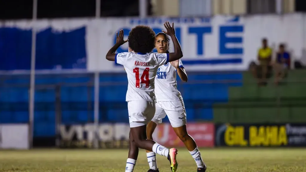 Jogadoras do Bahia celebram vitória