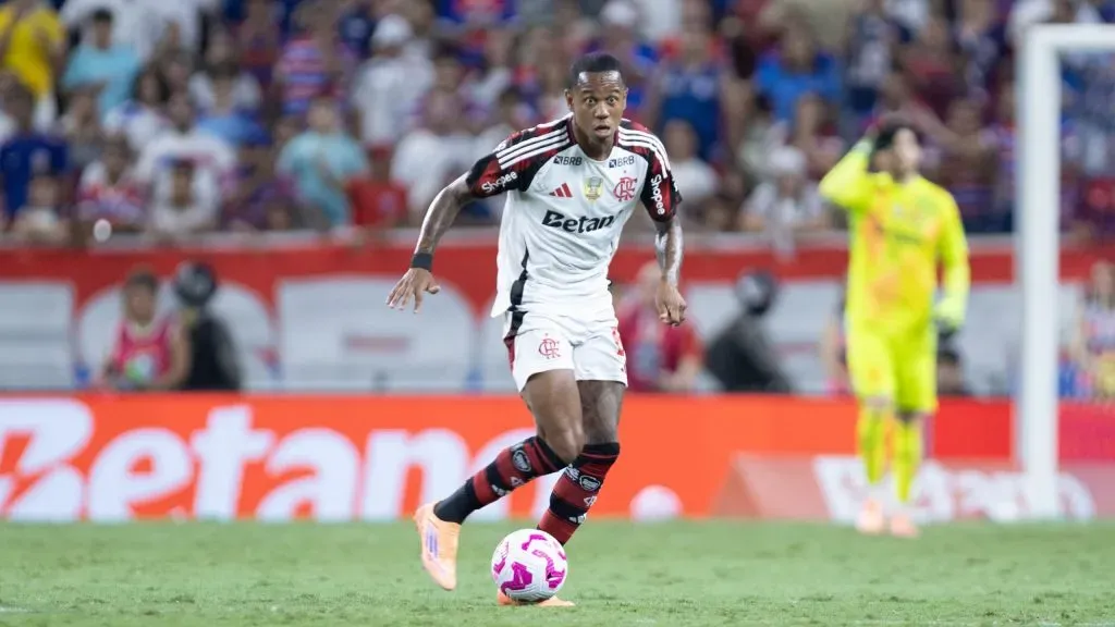 CE – FORTALEZA – 25/10/2025 – BRASILEIRO A 2025, FORTALEZA X FLAMENGO – Wallace yan jogador do Flamengo durante partida contra o Fortaleza no estadio Arena Castelao pelo campeonato Brasileiro A 2025. Foto: Baggio Rodrigues/AGIF