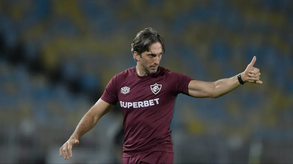 RJ – RIO DE JANEIRO – 25/10/2025 – BRASILEIRO A 2025, FLUMINENSE X INTERNACIONAL – Luis Zubeldia tecnico do Fluminense durante partida contra o Internacional no estadio Maracana pelo campeonato Brasileiro A 2025. Foto: Thiago Ribeiro/AGIF