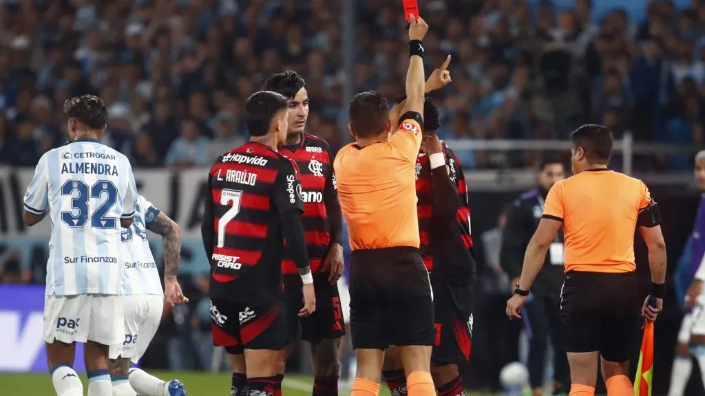 Gonzalo Plata expulso – Foto: Marcos Brindicci/Getty Images