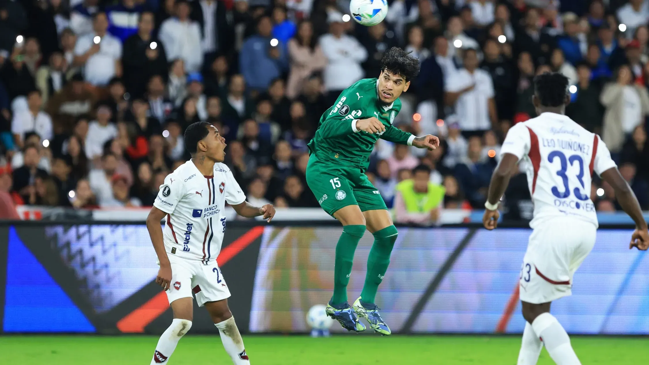 Em Quito, o Palmeiras perdeu para a LDU por 3 a 0. Foto: Franklin Jacome/Getty Images.
