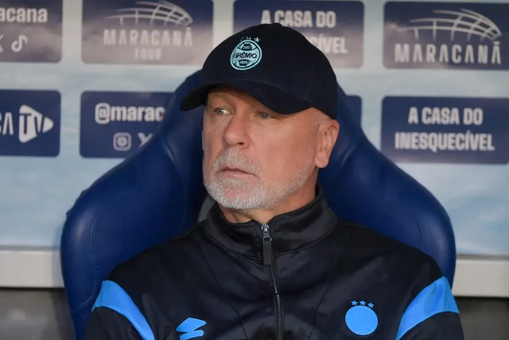 Mano Menezes é a favor da permanência de Edenilson . Foto: Thiago Ribeiro/AGIF