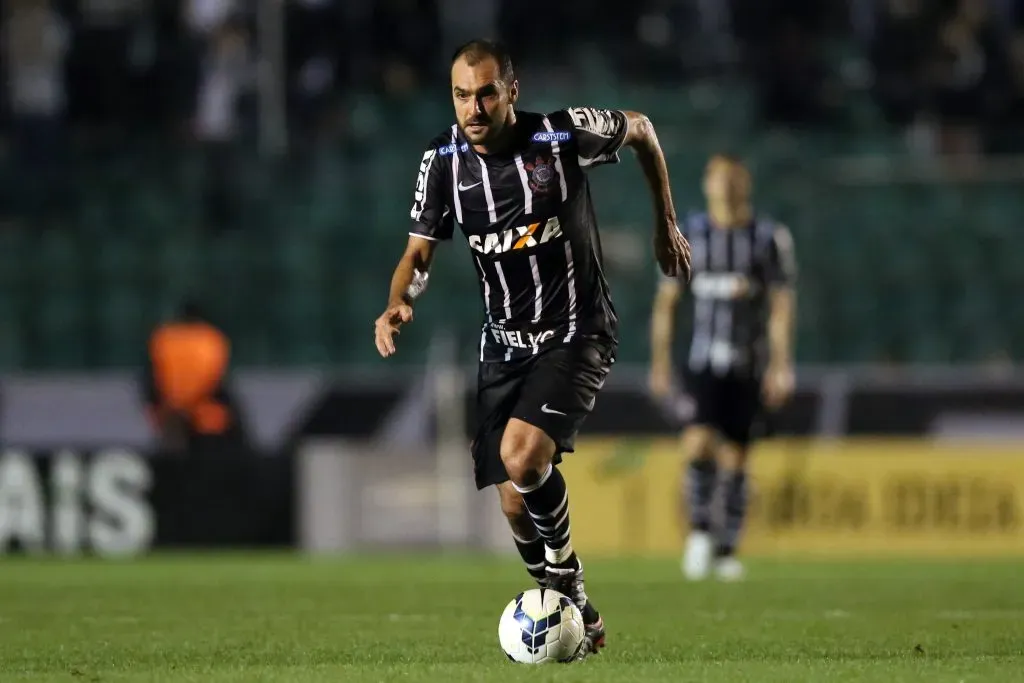 Danilo durante passagem pelo Corinthians. Cristiano Andujar/Getty Images