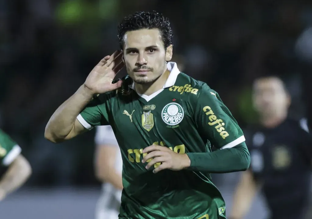 Raphael Veiga em ação pelo Palmeiras. Foto: Alexandre Schneider/Getty Images