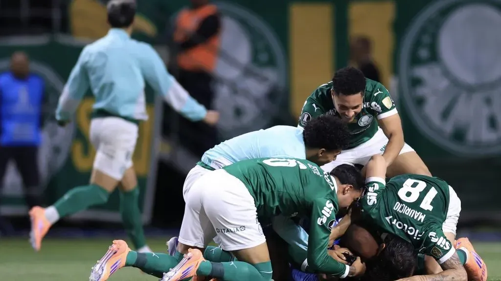 Jogadores do Palmeiras comemoram vitoria ao final da partida contra o LDU no estadio Arena Allianz Parque pelo campeonato Copa Libertadores 2025. Foto: Marcello Zambrana/AGIF